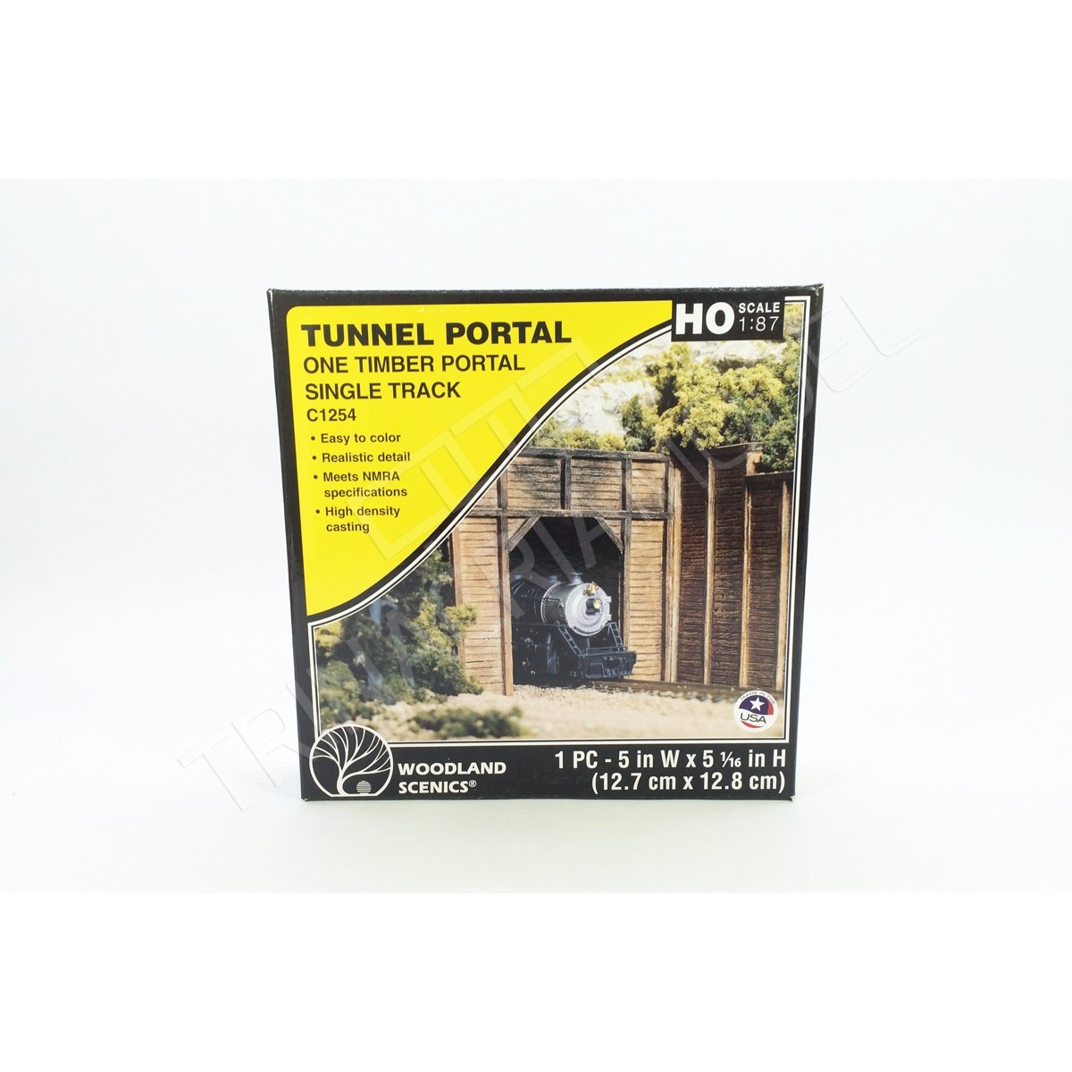 Woodland Scenics C1254 HO Scale Single Track Tunnel Portal – Timber Finish